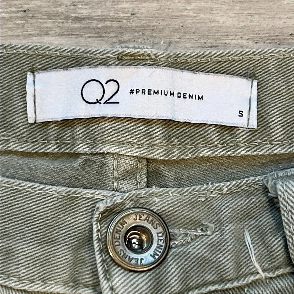 Q2 Premium Denim wide leg cargo jeans size small